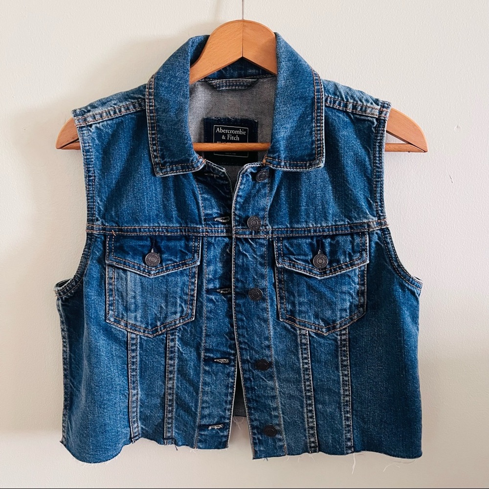 Abercrombie & Fitch Cropped Denim Vest